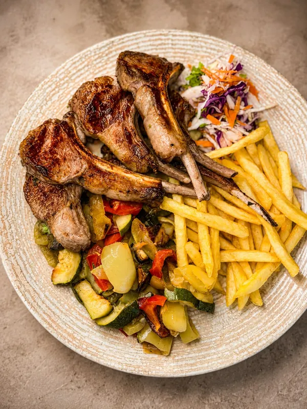 Grilled lamb with fries and vegetables